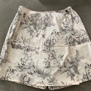 Ladies Ivory & black Skort